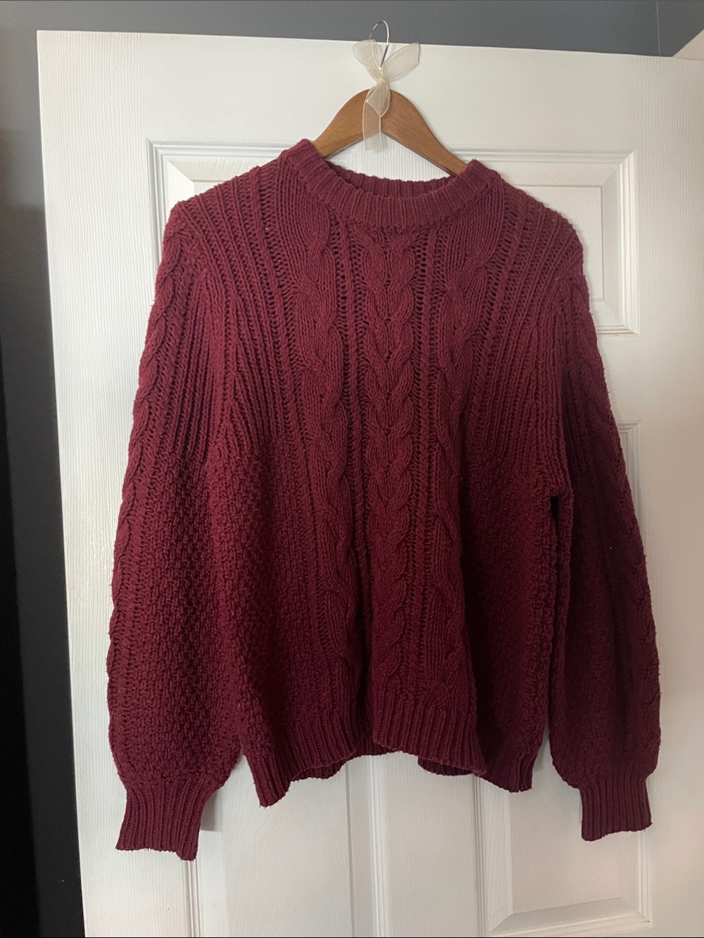 Cozy Cable Knit Women's Sweater - Burgundy - missing tag but En Saison
